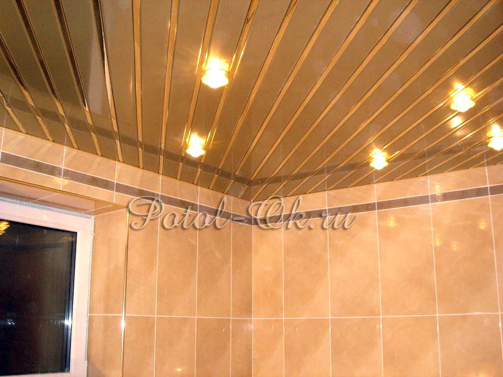 Потолок в ванную комнату, выбор, реечный и зеркальный, примеры работ